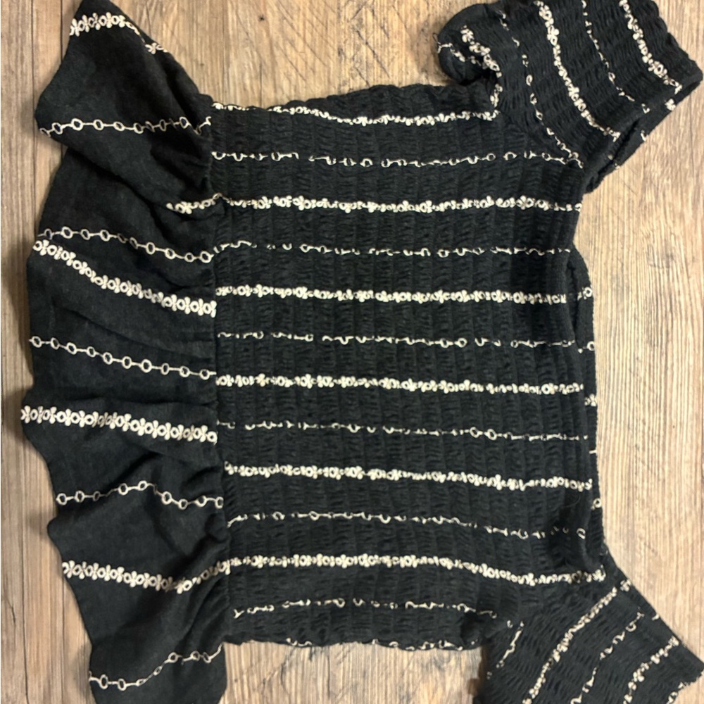 Aeropostale Charcoal and Cream Patterned Top